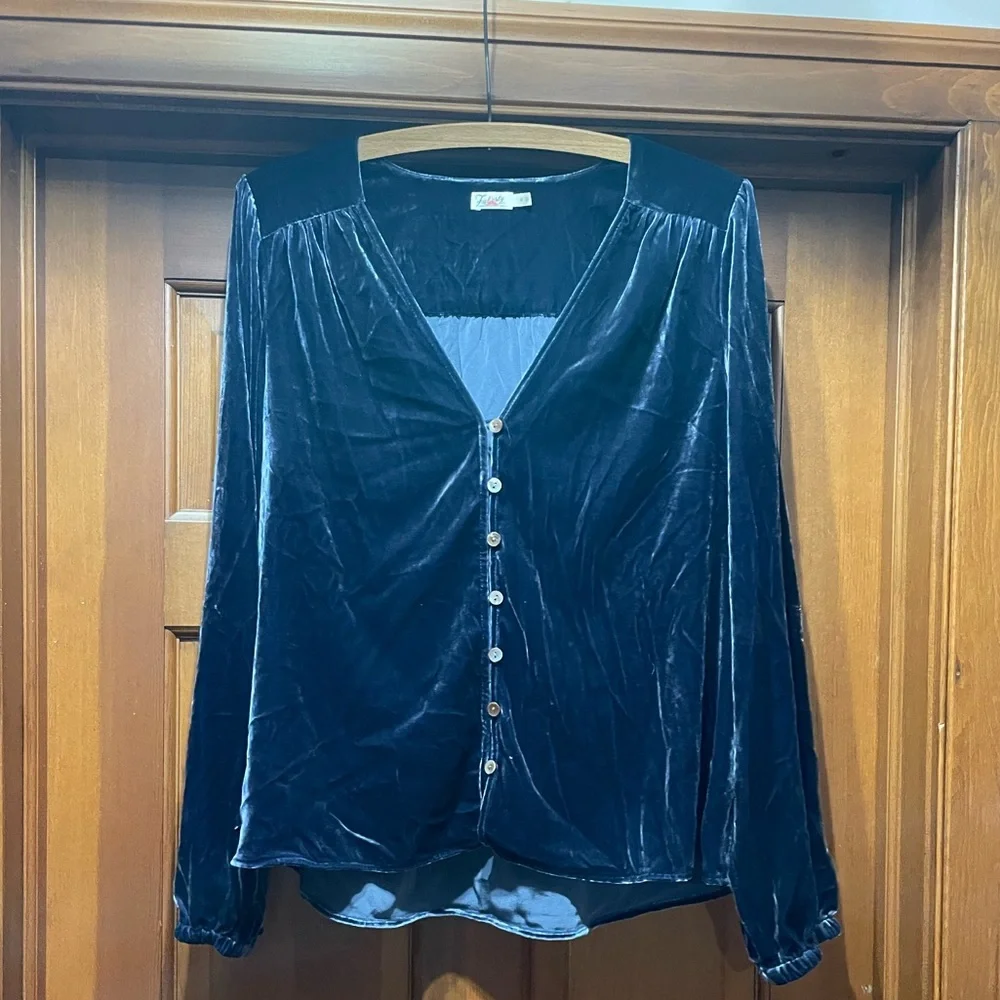 ✨Faherty rowan stretch silk velvet button down✨ - Picture 2 of 7